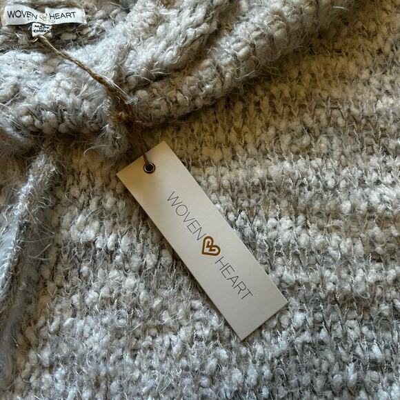 NWT Woven Heart Fuzzy Hooded Sweater White/Gray Size Small - Picture 5 of 5
